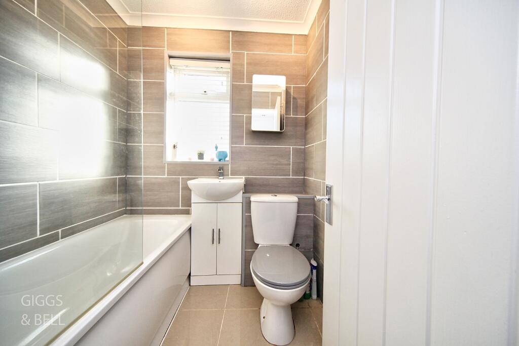 Luton, Bedfordshire, LU2