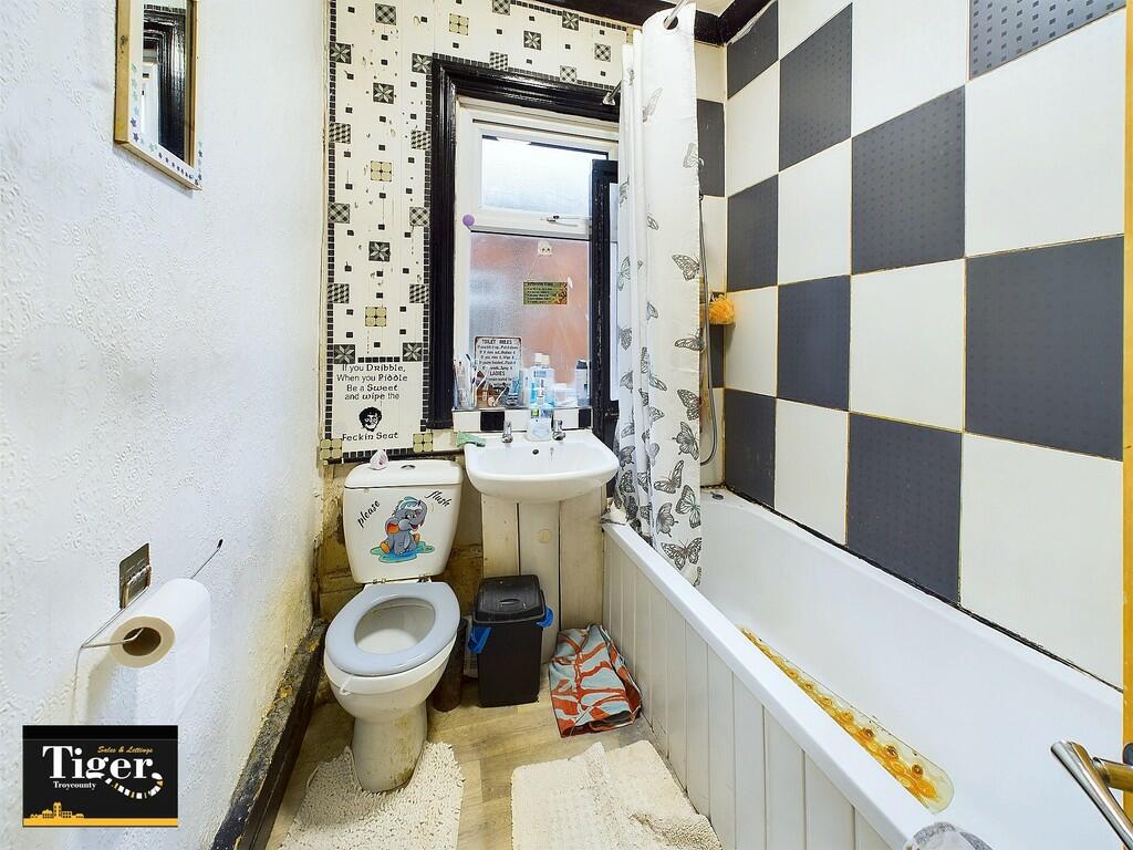 CAM02176G0-PR0438...