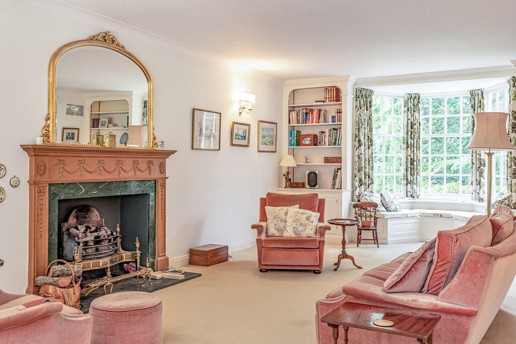 Living Area - Ang...