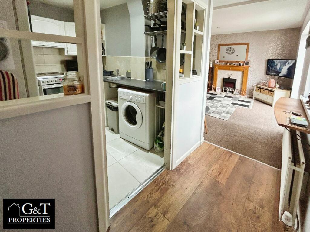HALLWAY/KITCHEN
