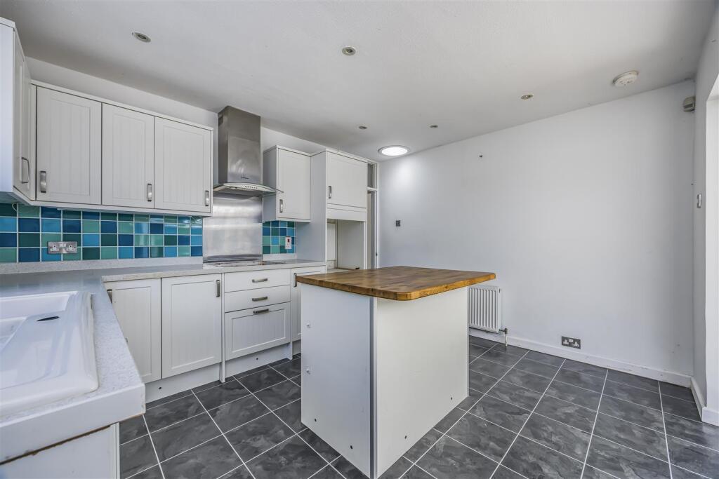 18 Warren Close, Hayling Island-PorticoMarketing-A