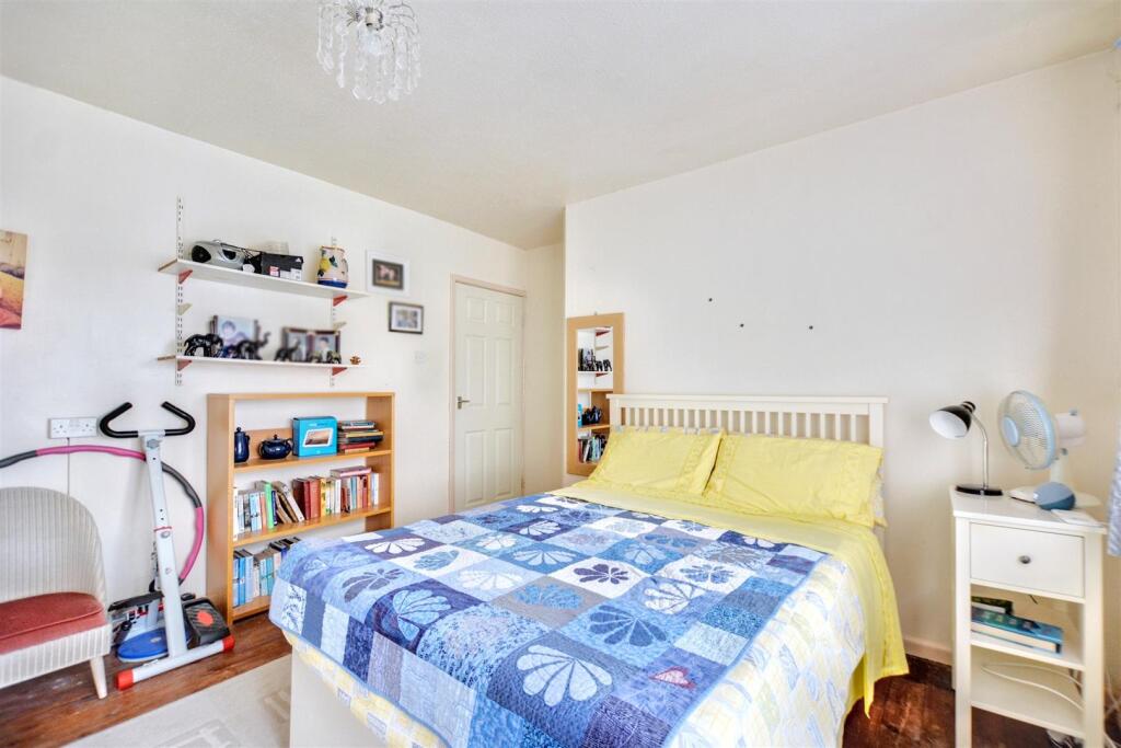 Bedroom 1_2.jpeg