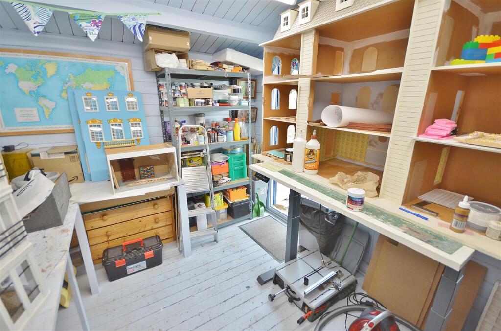 SUMMER HOUSE/ WORKSHOP