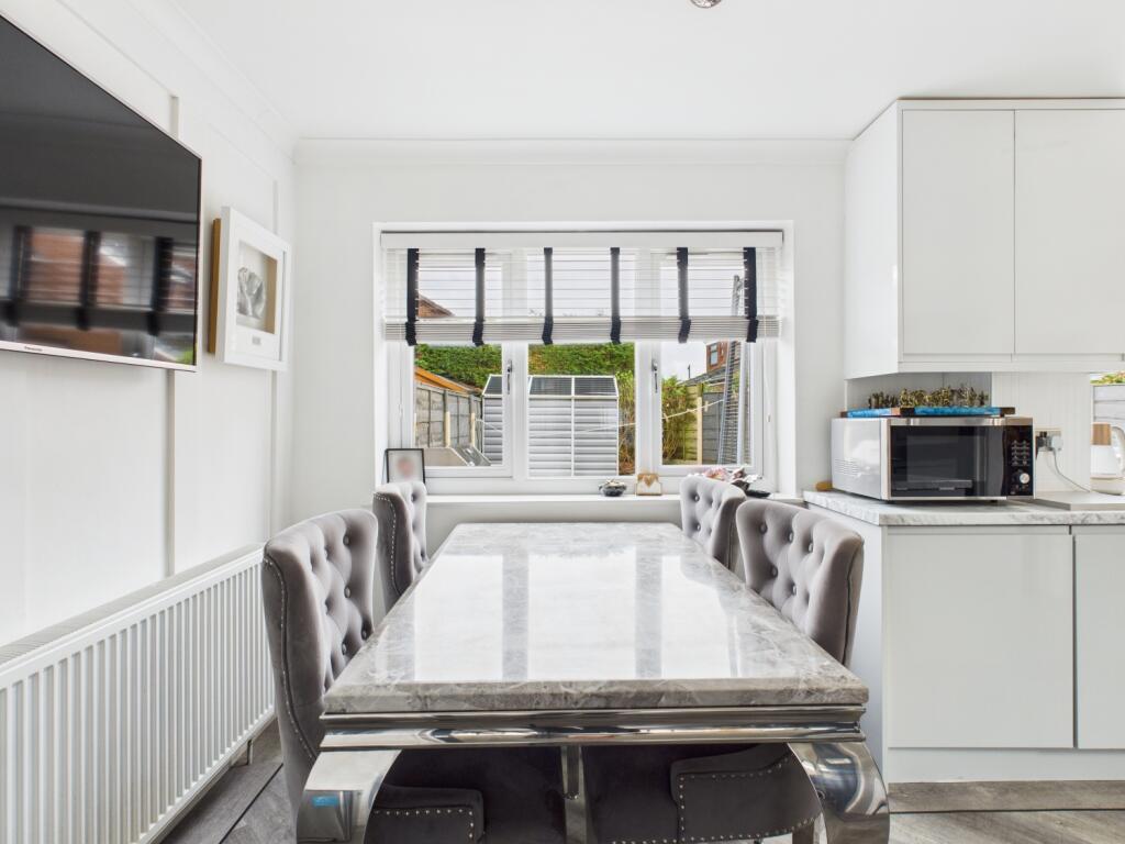 CAM03729G0-PR0173-STILL014