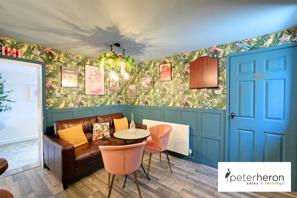 Bar/Entertaining Area