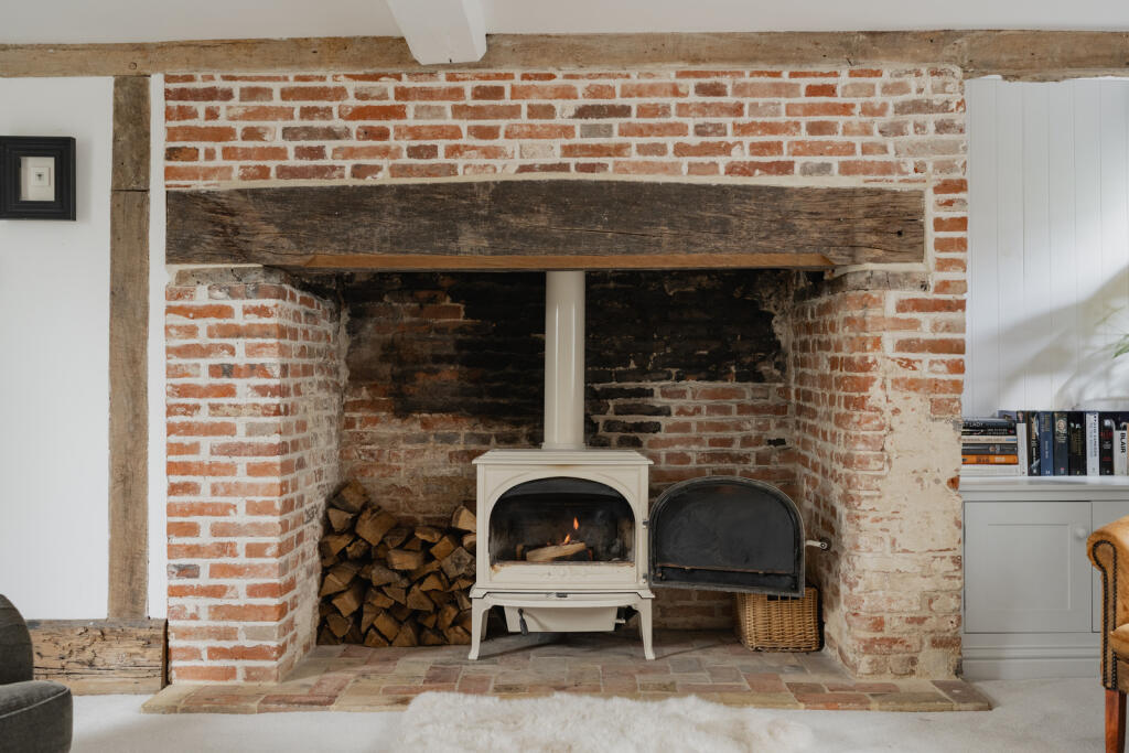 262781 - Nine Elms Farmhouse, Ringshall-19.jpg