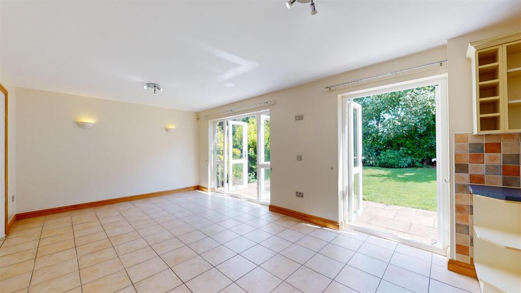 8 Nursery Meadows, Dining Room 1.jpg