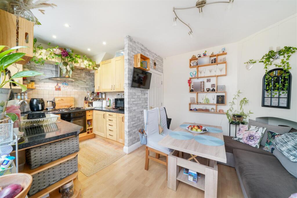 17 Horsenden Avenue - 9C6CTMfL6BYlxMkPStMf.jpg