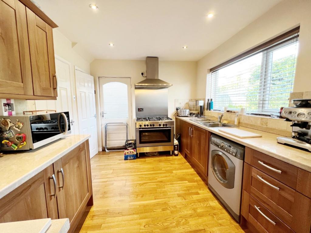 Kitchen pic 3.jpg