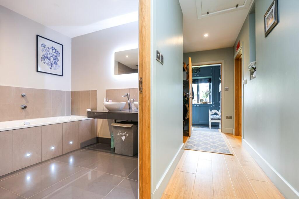 Entrance Hall/Bathroom