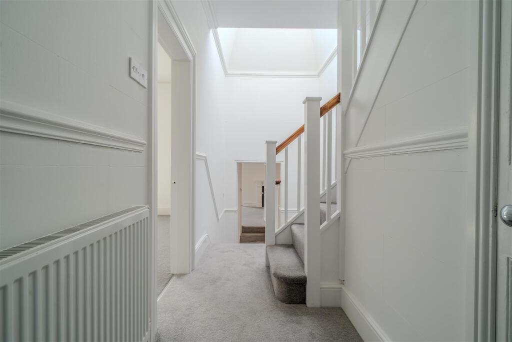 Middle floor landing