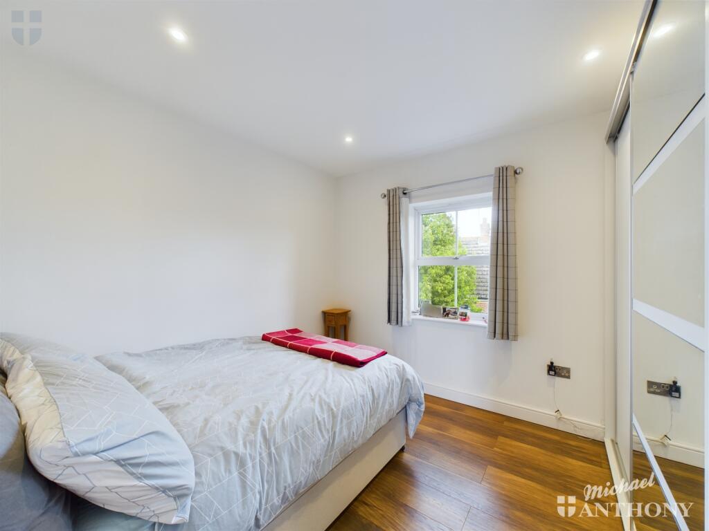 CAM03218G0-PR0181-STILL001