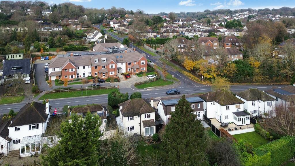 OUTWOOD LANE, 54 DRONE (5).jpg