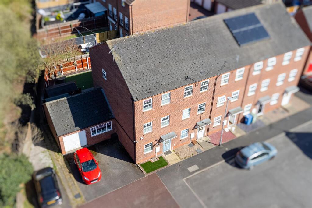 18 Mill Bridge Close Retford Front Front Left.jpg