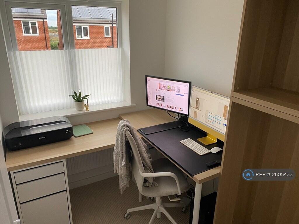 Bedroom 3/Study
