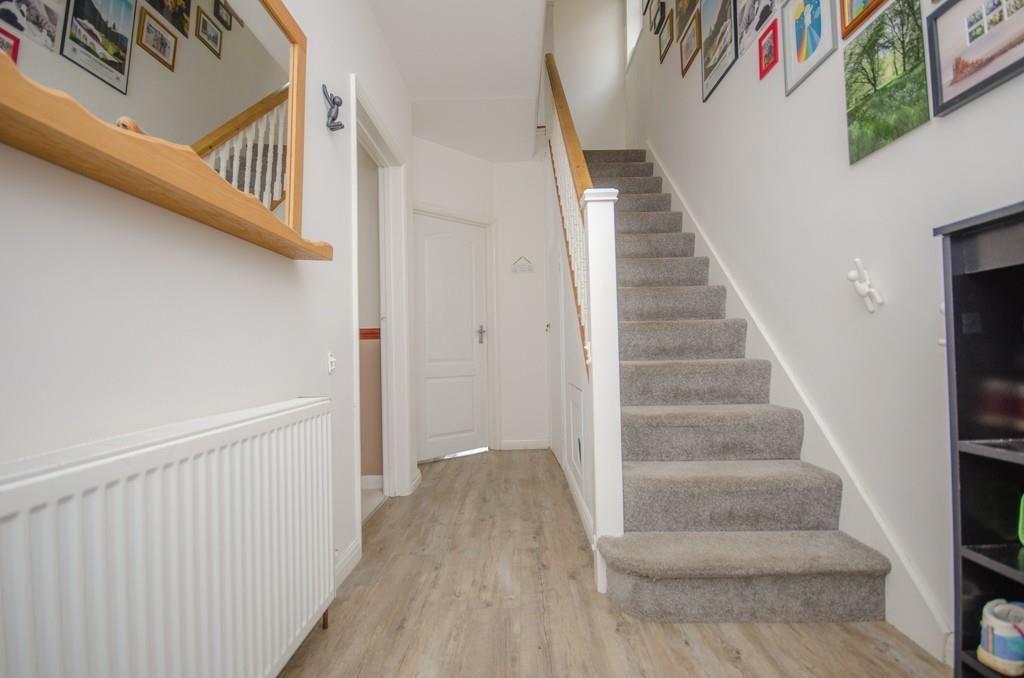 Entrance hall pic 2.jpg