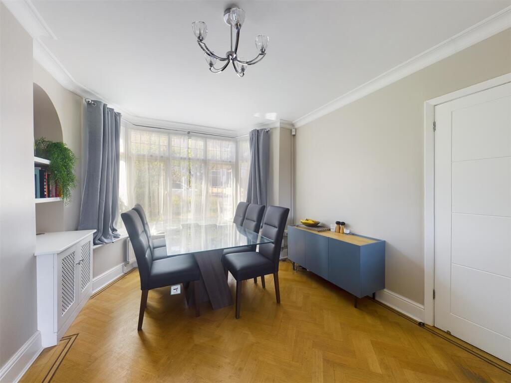 Lounge / Dining