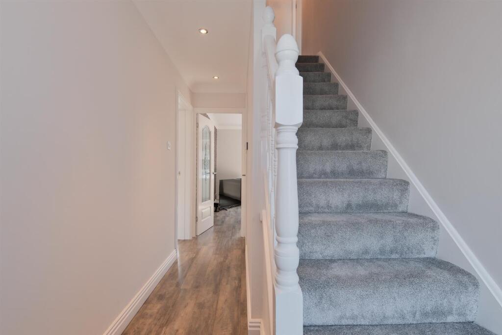 009-22 General Roy Way Carluke, ML8 4LP.jpg