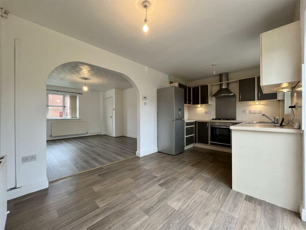 Kitchen / Dining Area