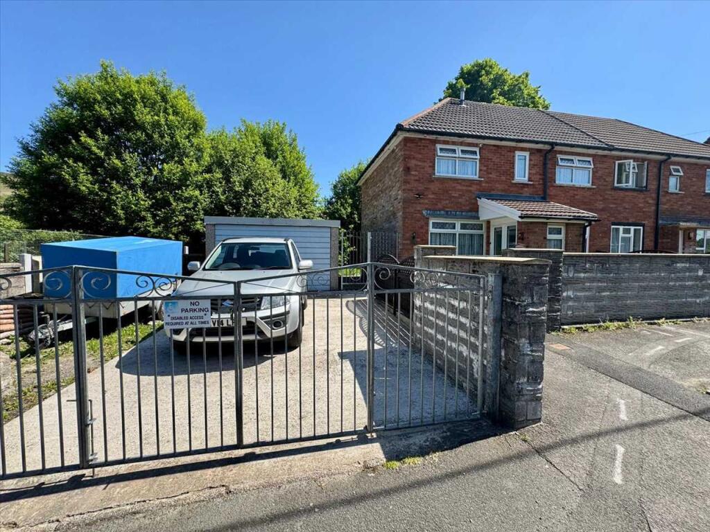 Garage/Driveway