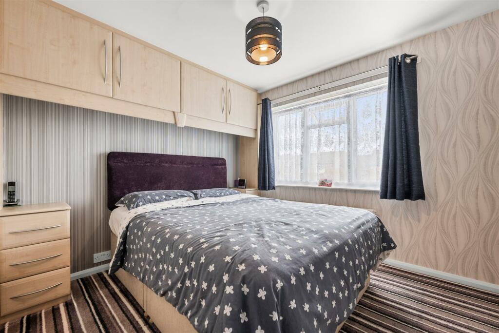 2 St James Close-23.jpg