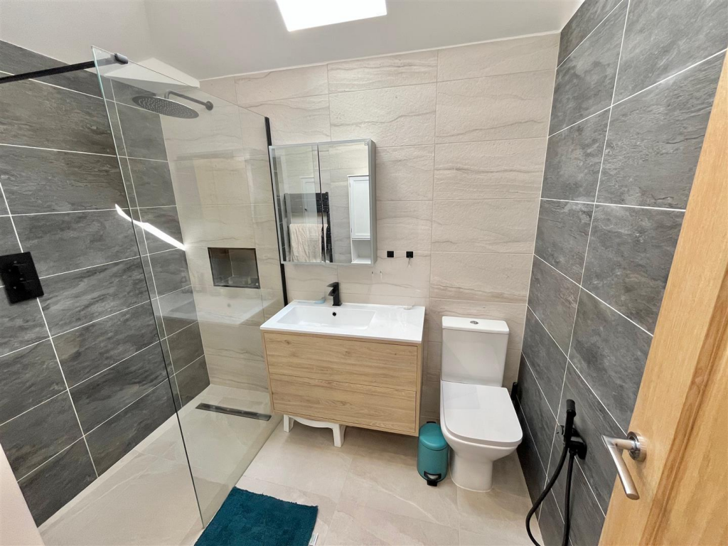 En Suite Shower Room