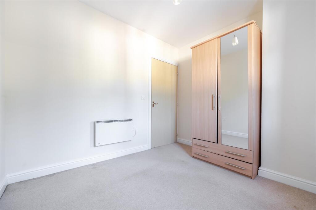 BEDROOM 2