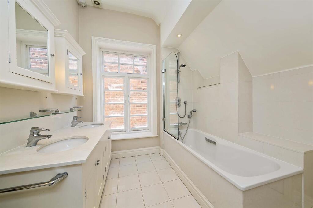 8 Blenheim Road- bath 2 - LR.jpg
