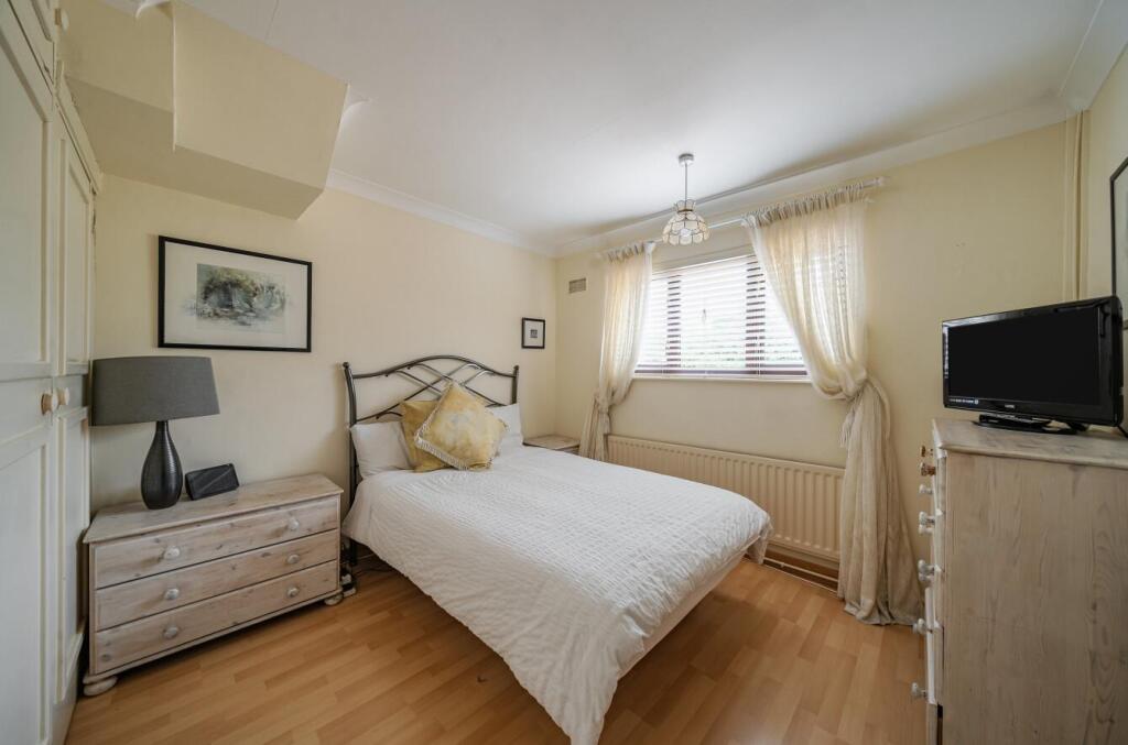 3 Crick Road, Rugby (6).jpg