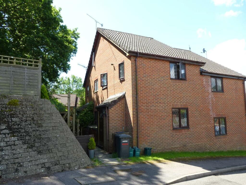 29 Mill Close main photo.jpg