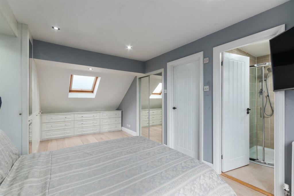 Principle Bedroom with En-Suite