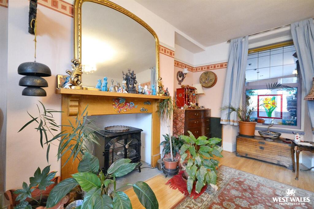 Reception room / bedroom