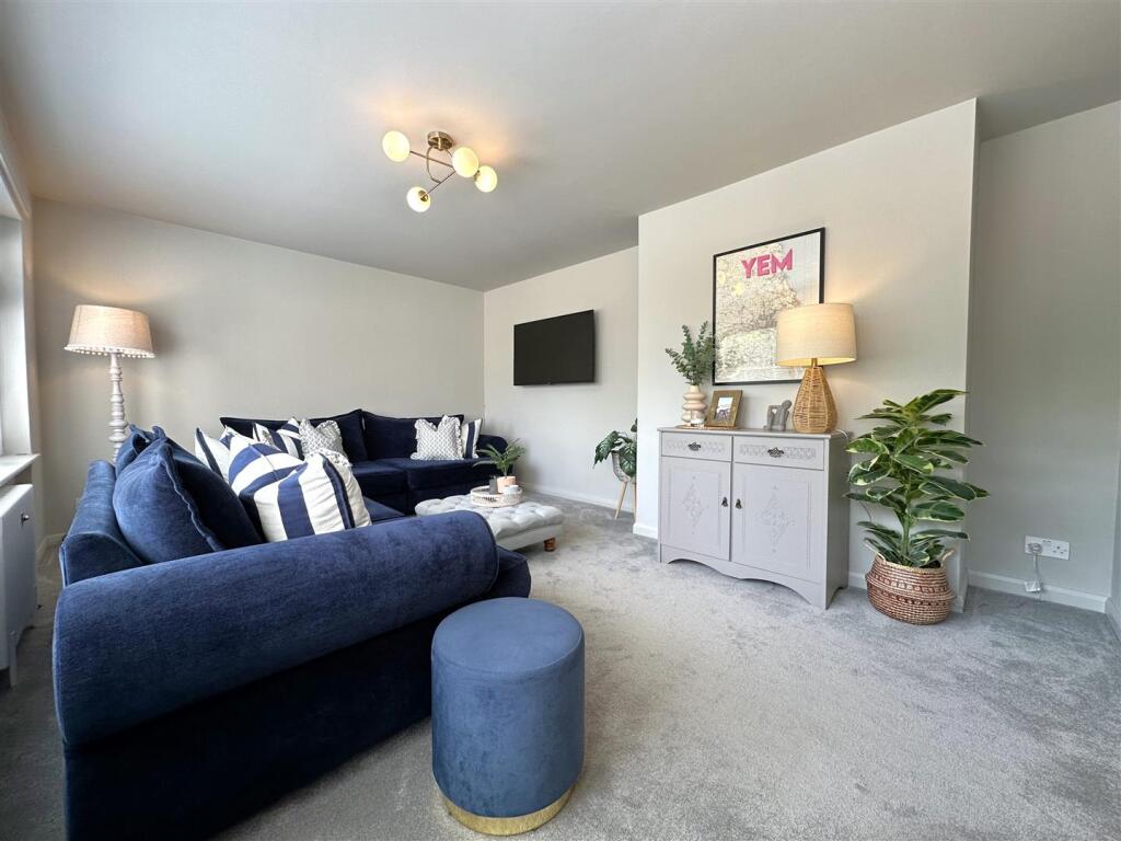 Large Living Room 110