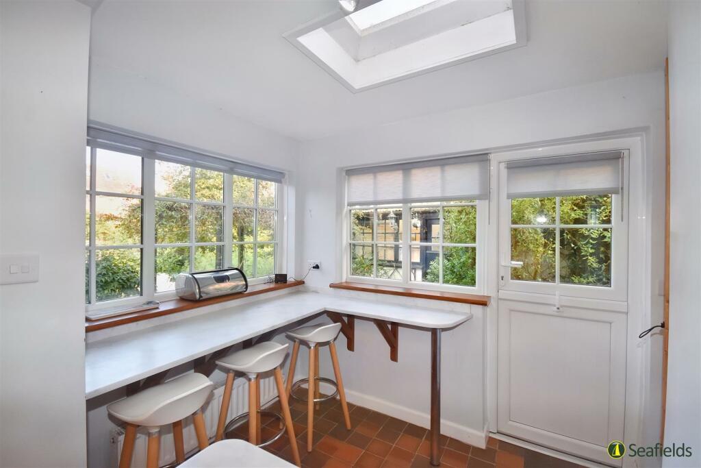 Breakfast Area.jpg