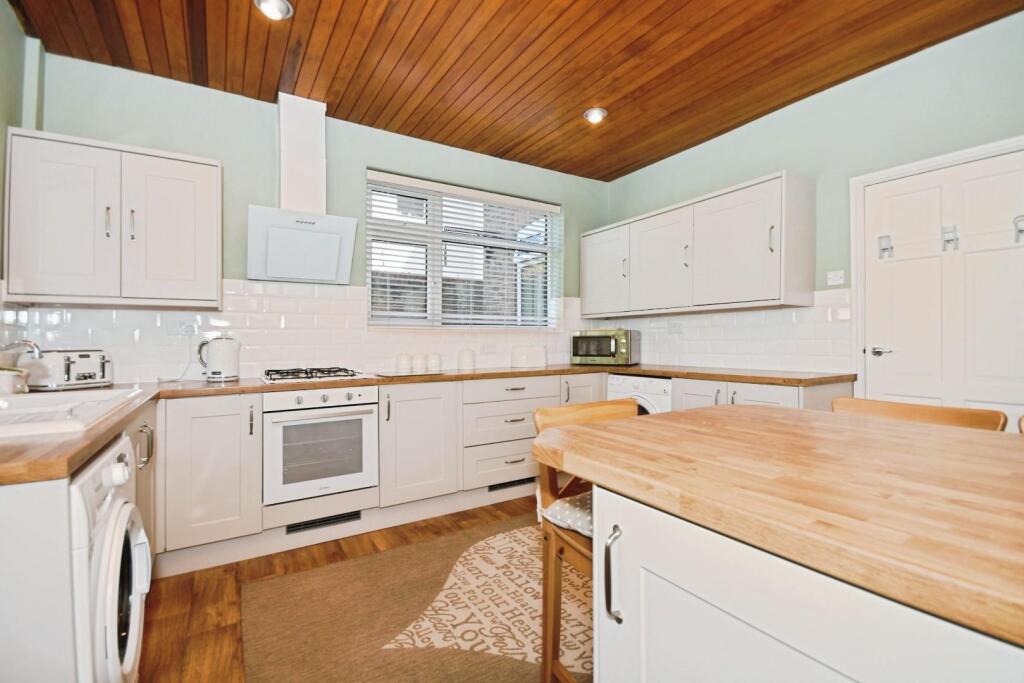 KITCHEN 03.jpg