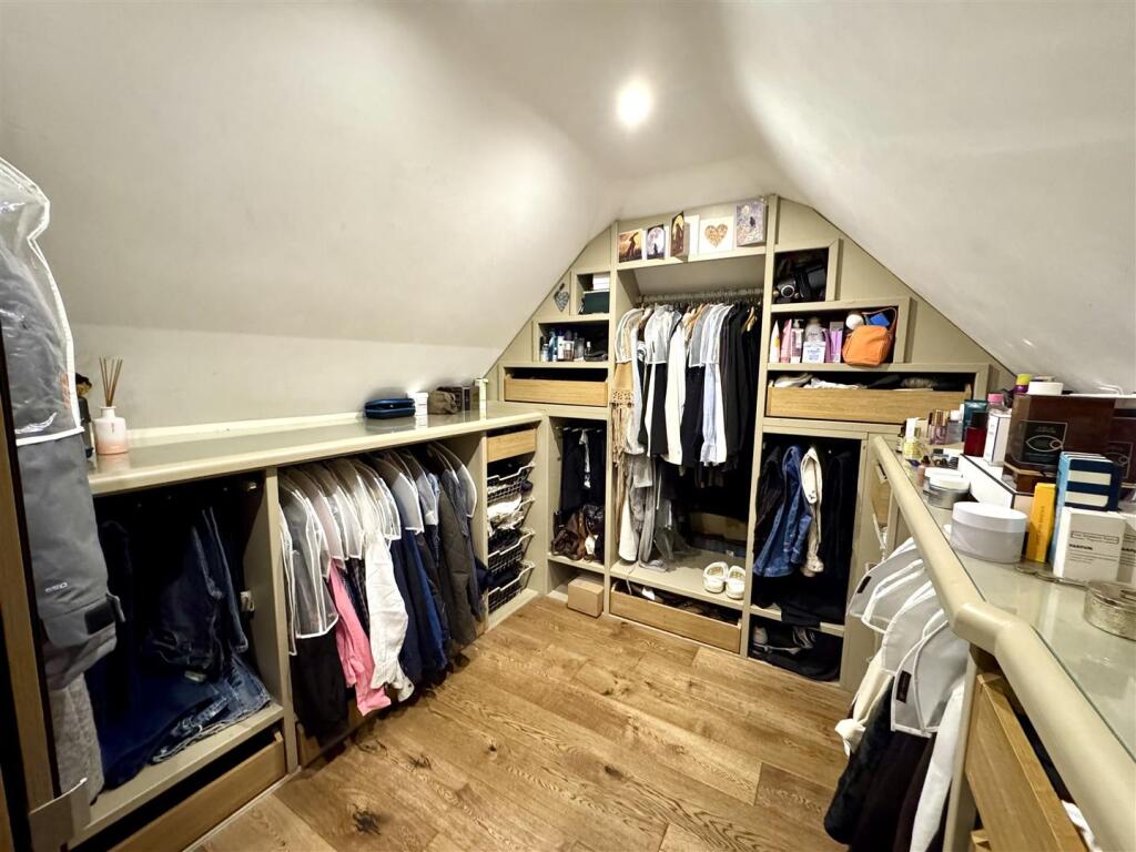 DRESSING ROOM
