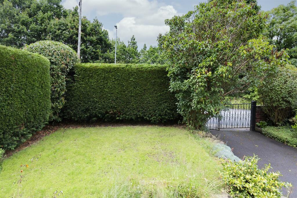 Bramleys Estate Agents - Exley Lane - Halifax (32)