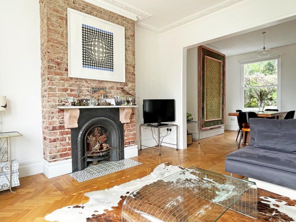 Lounge/Dining Room