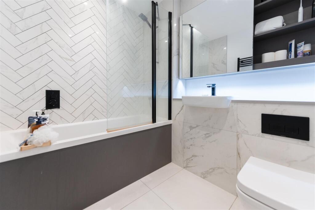 Bathroom                 .jpg