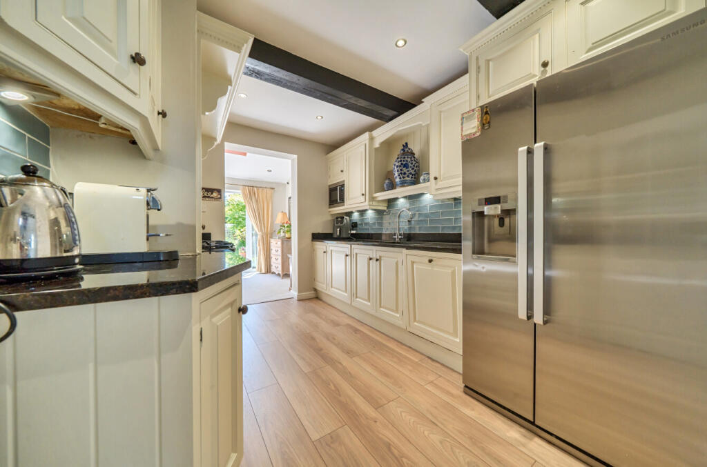 1315850-18-685ee0...