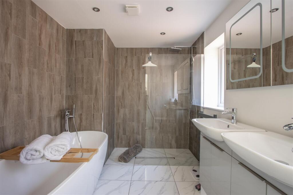 En Suite Bathroom