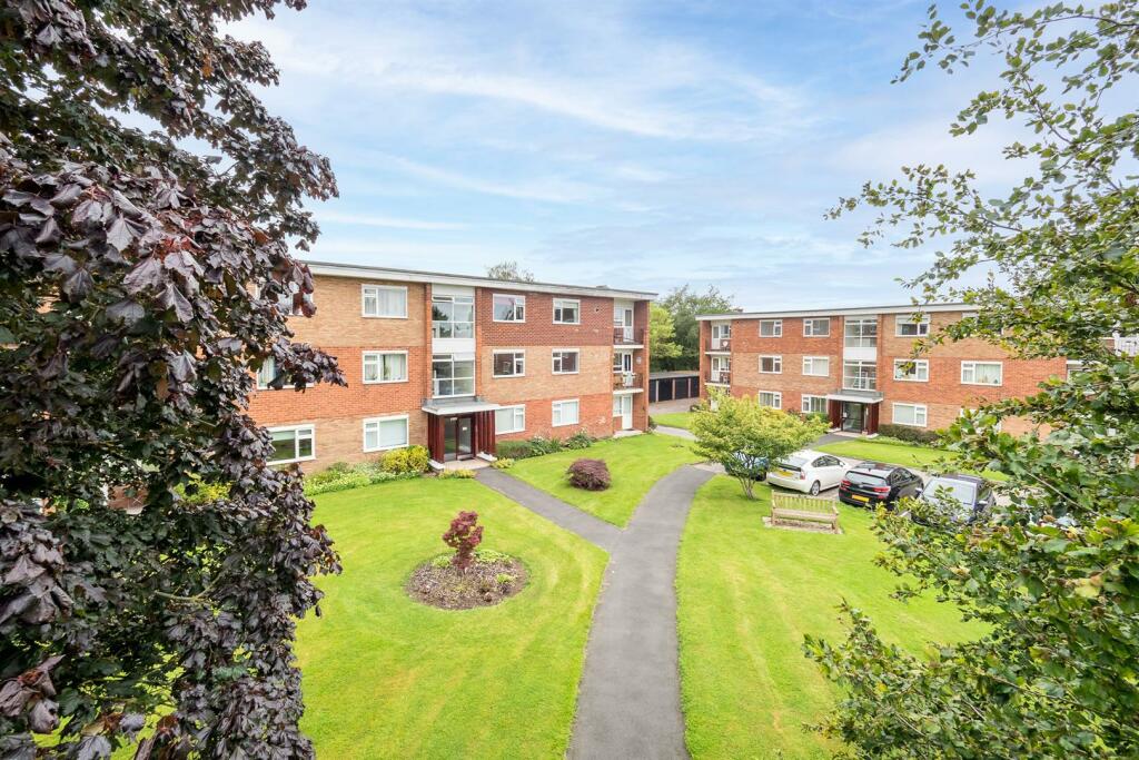 Flat 13 Brookhurst Court-18.jpg