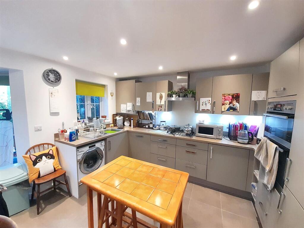 Kitchen / dining room