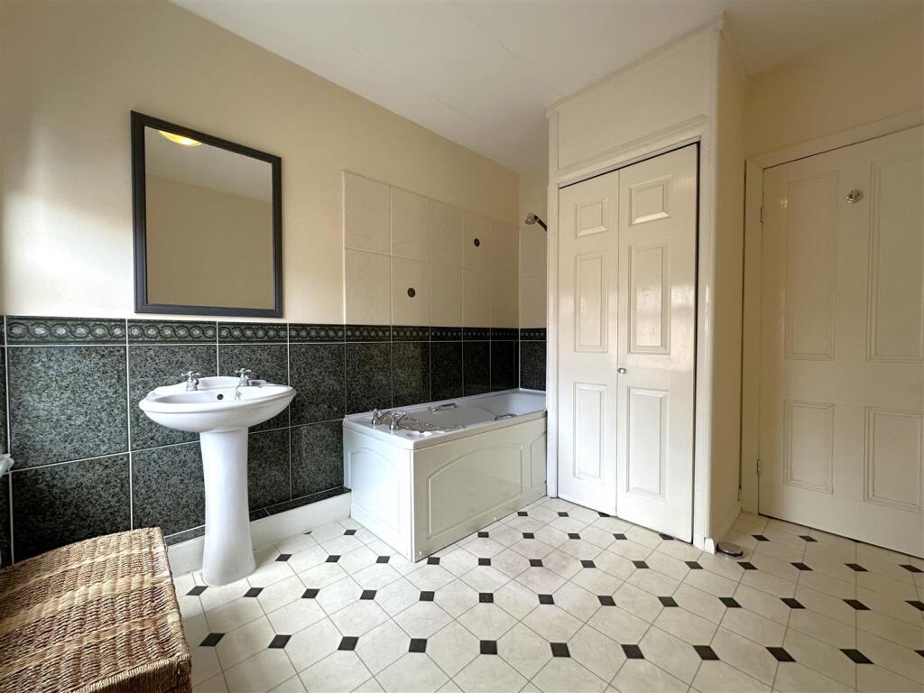First Floor Bathroom 140
