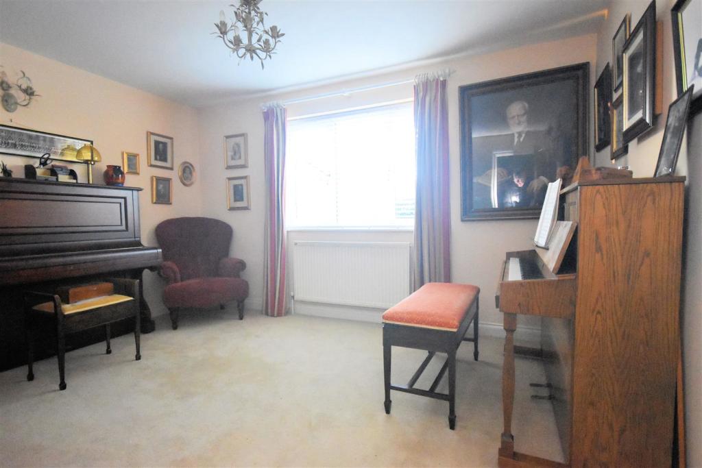 Family room.jpg