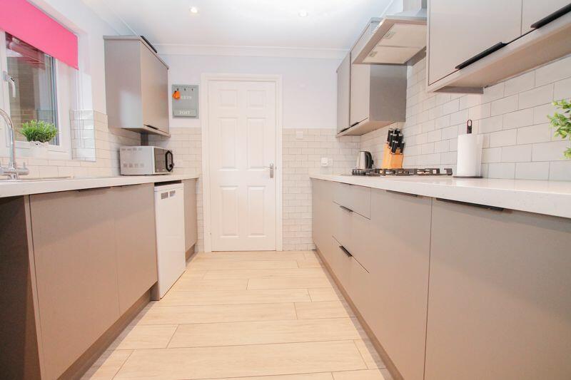 Kitchen (2)