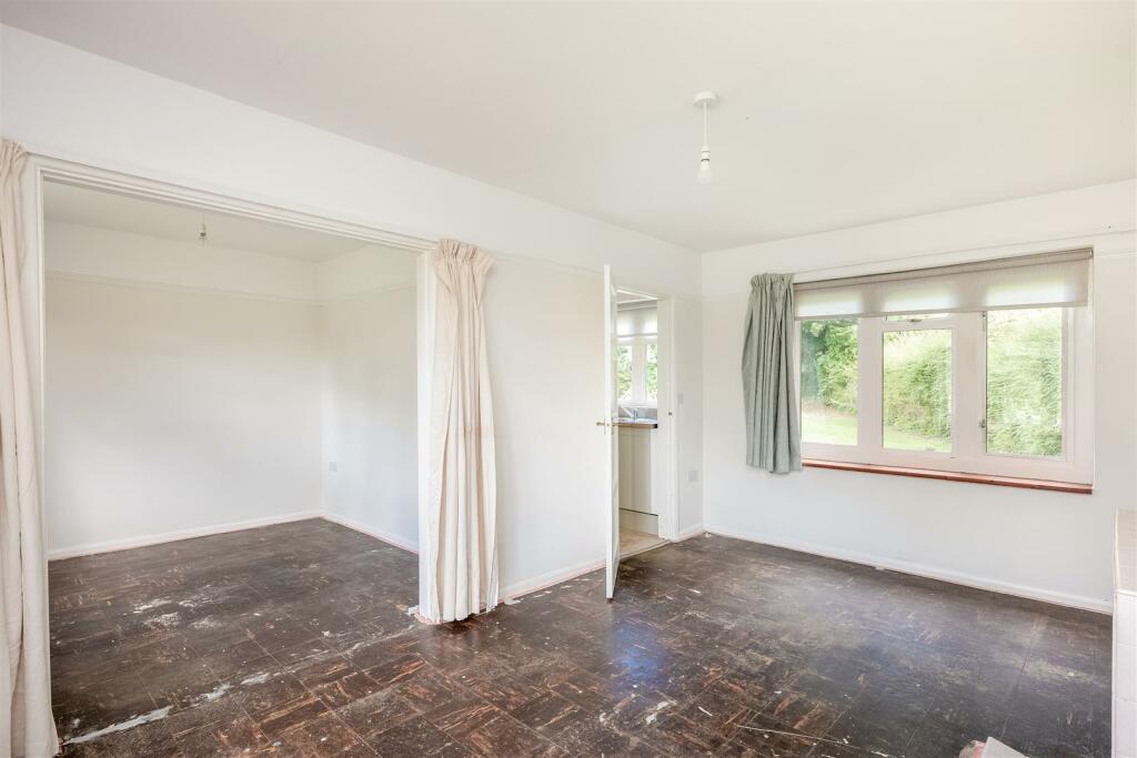 40 Hughes Close-4.jpg