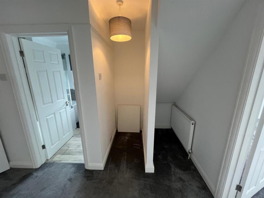 Hallway (2).jpg
