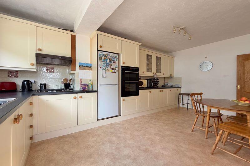 17' Kitchen/Breakfast Room