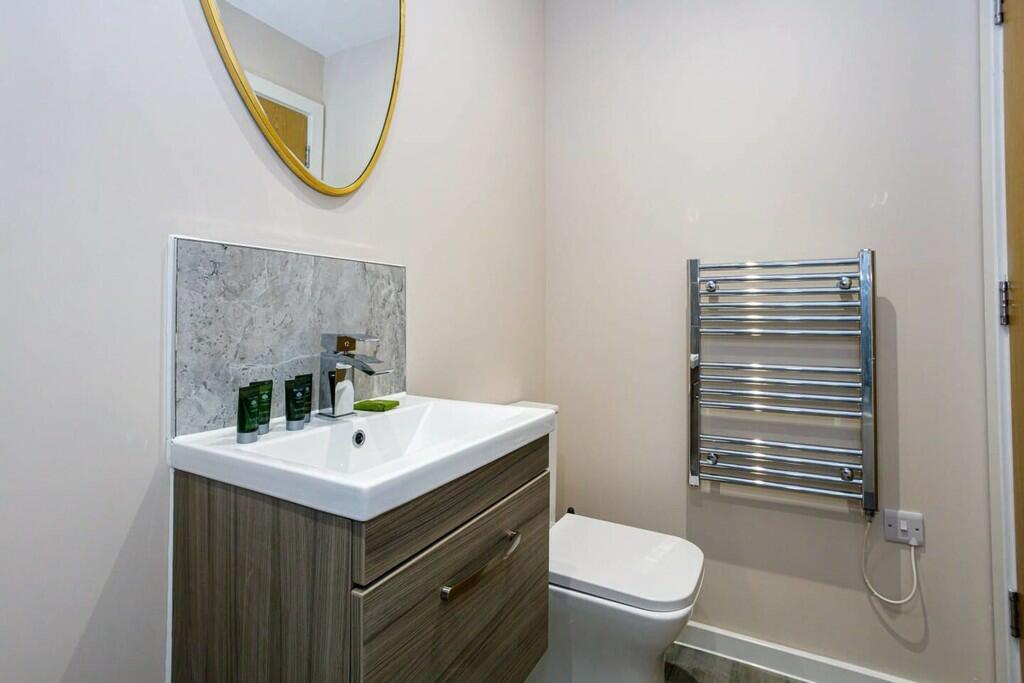 30 Sandringham Ho...